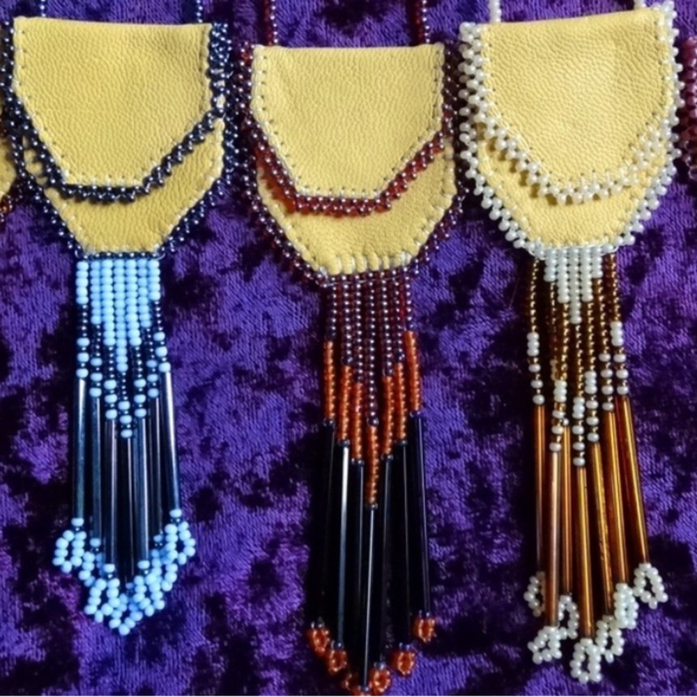 *READ DESCRIPTION* Native American Beaded Medicine Bag Necklace - Picture 2 of 5